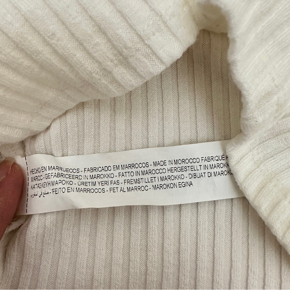 Zara Women’s Cream Ribbed V-Neck Button Viscose Crop Top Size L - Picture 10 of 11